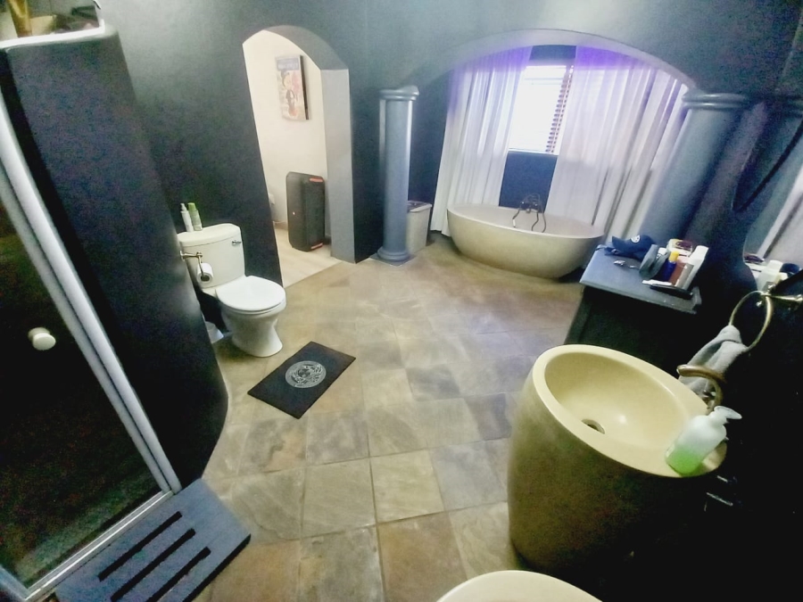5 Bedroom Property for Sale in Maraldi Estate Free State